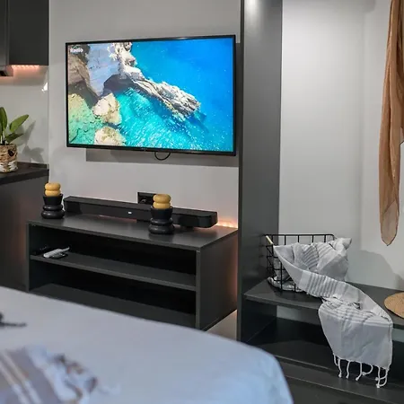 25 Dikaiosinis Ave. Apartment