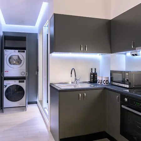 25 Dikaiosinis Ave. Apartment