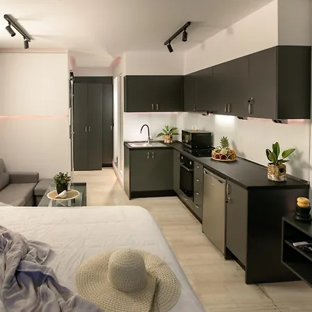 Apartment 25 Dikaiosinis Ave. *
