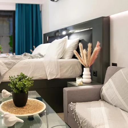 Apartment 25 Dikaiosinis Ave. *